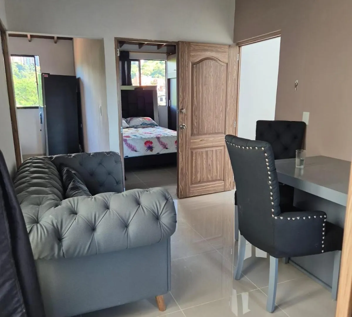 Gigante Y Elegante Apartamento Unifamiliar Medellin