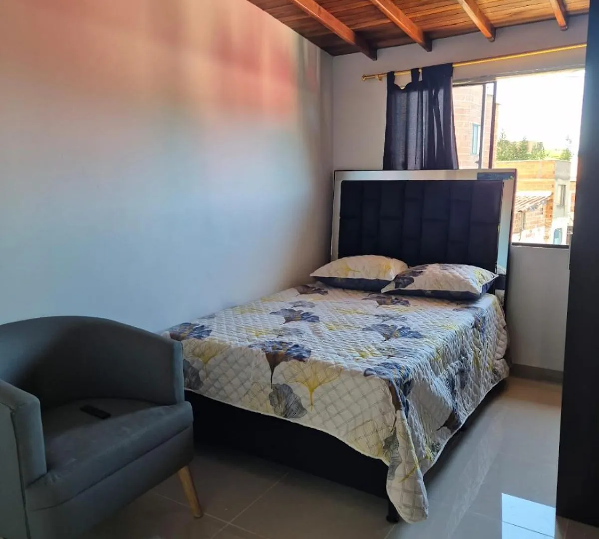 Gigante Y Elegante Apartamento Unifamiliar Medellin Apartment