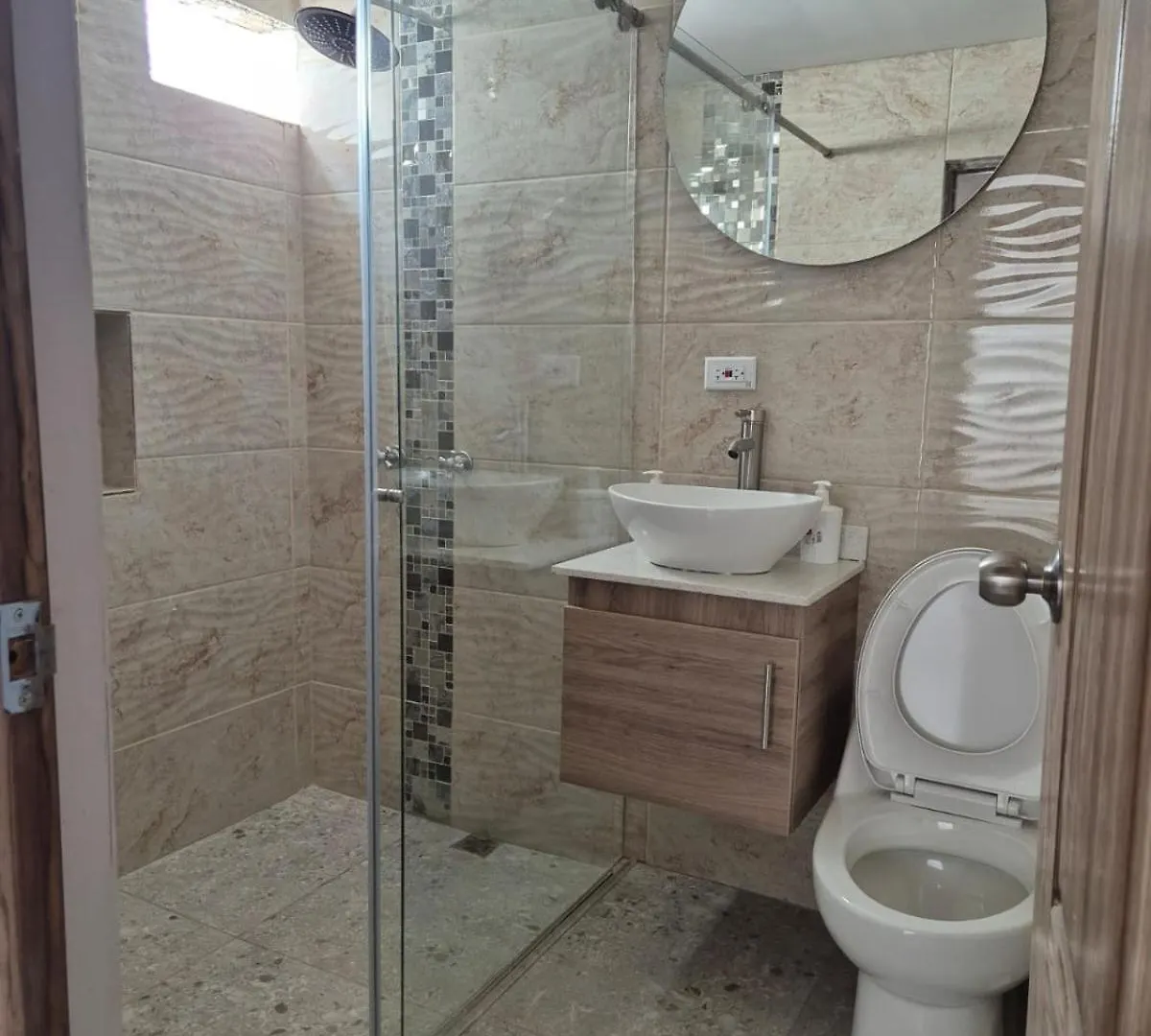 Gigante Y Elegante Apartamento Unifamiliar Medellin Apartment