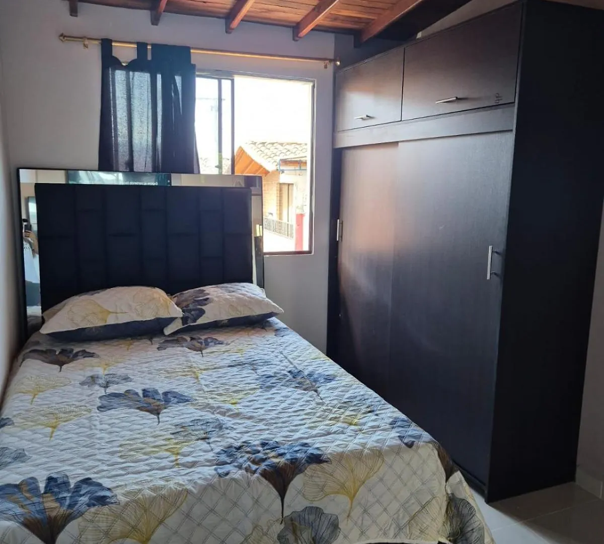 Gigante Y Elegante Apartamento Unifamiliar Medellin