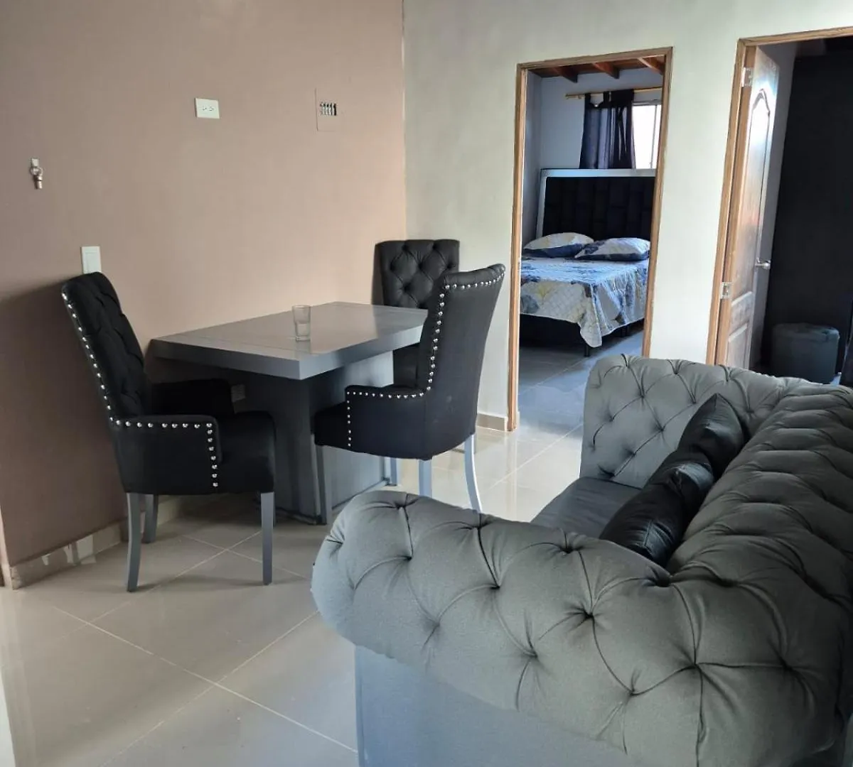 Gigante Y Elegante Apartamento Unifamiliar Medellín